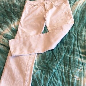 J Brand women’s white cotton/spandex jeans size 28 waist or a size 6 like new